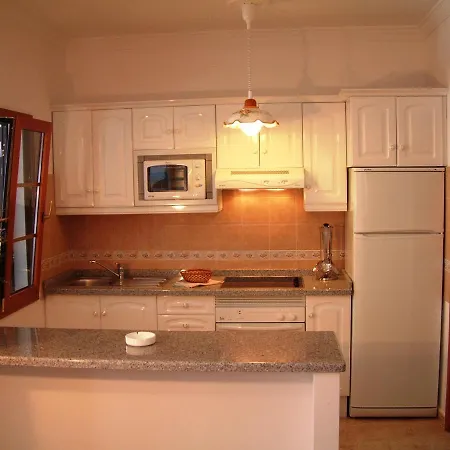4 Bedroom Saturn With Private Heated Pool וילה *