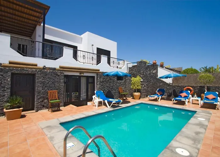 Willa 4 Bedroom Saturn With Private Heated Pool Puerto del Carmen (Lanzarote)
